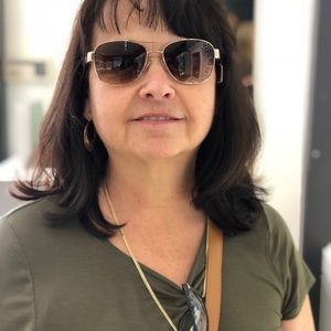 Meet your Posher, Evelyn